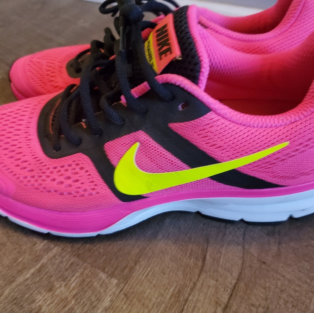 Nike 💗🖤